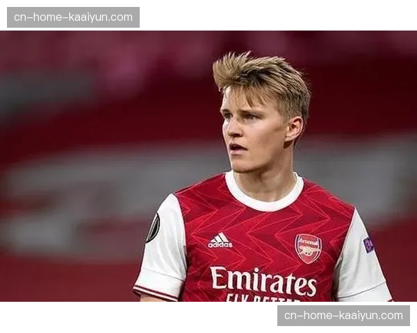 厄德高与赖斯组成中场铁三角,阿森纳攻防转换枢纽 厄德高与赖斯组成中场铁三角,阿森纳攻防转换枢纽